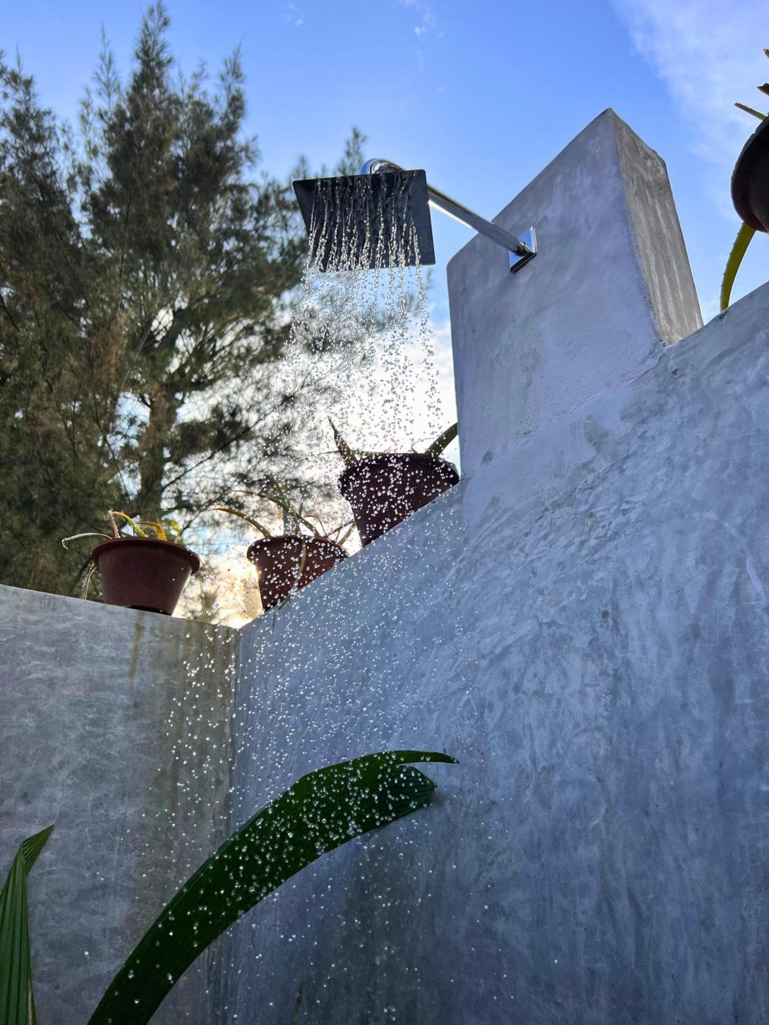 Amaroo Hikkaduwa Hotell Exteriör bild