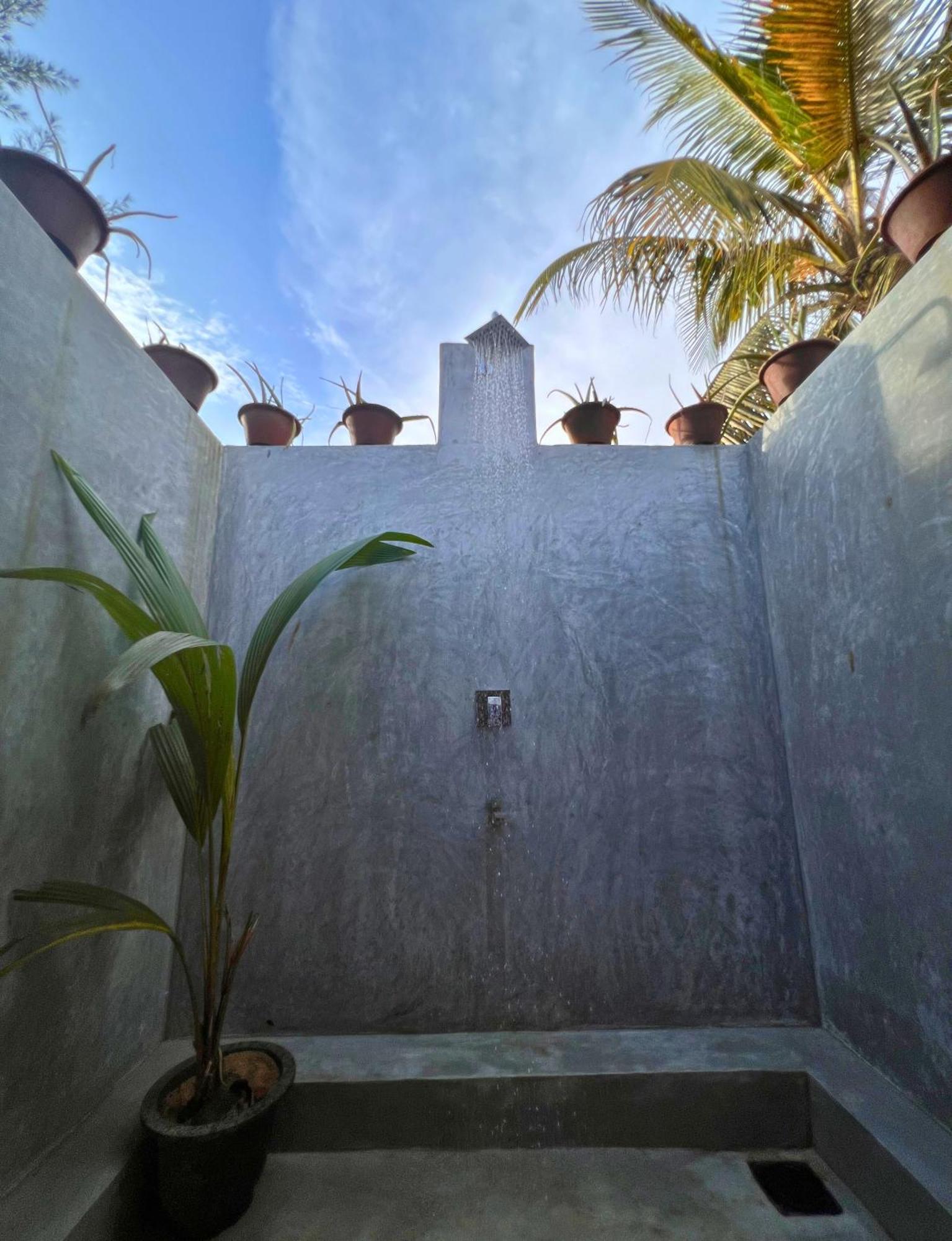 Amaroo Hikkaduwa Hotell Exteriör bild
